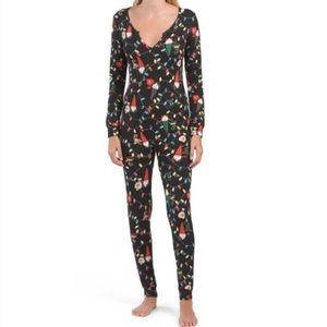 NWT Sho Sho Gnome For the Holidays Pajama Onesie in size Large